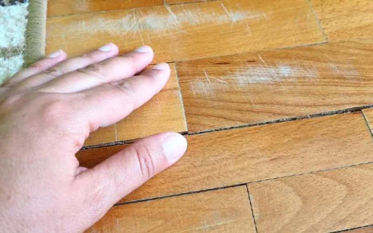 Pavimenti sempre opachi? Ecco l’errore che commettono quasi tutti